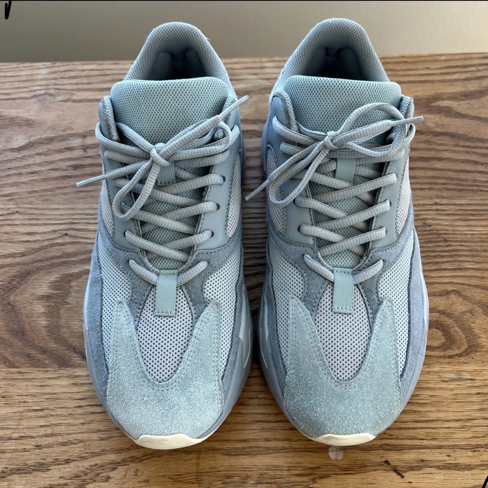 Yeezy 700 intertia size 11.5